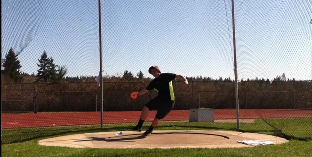 Nolan VanAmen throwing discus