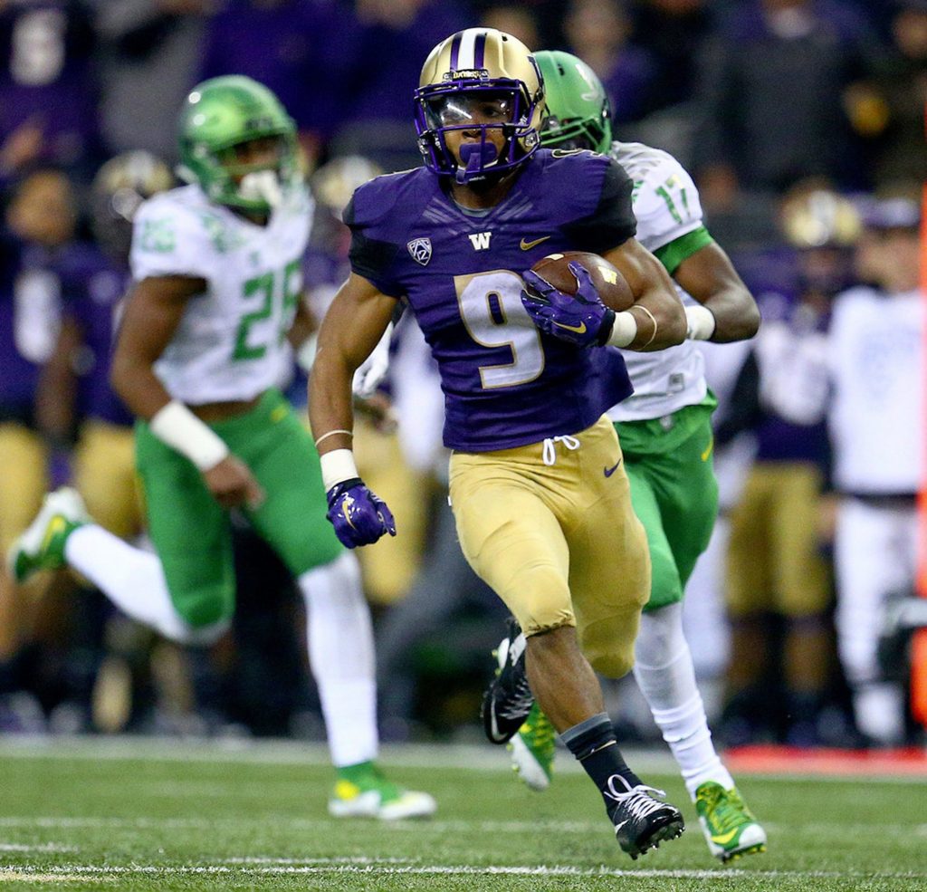 Washington running back Myles Gaskin takes it upfield for a 72 yard touchdown run agaisnt the Oregon defense in the third quarter at Husky Stadium on Saturday, October 17, 2015, in Seattle, Wash.  NCAA FOOTBALL - WASHINGTON HUSKIES VS. OREGON DUCKS - HUSKY STADIUM - SEATTLE, WASH. - 150727 - 101715  (John Lok / The Seattle Times)
